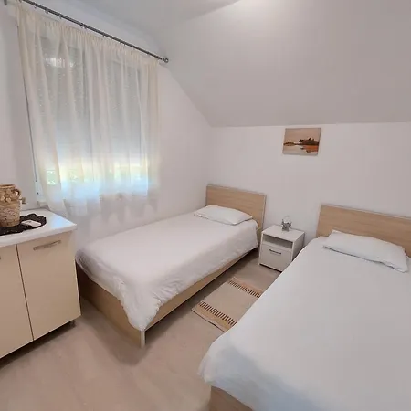 Kuca-villa Pored Rijeke I Jezera Celebici 빌라